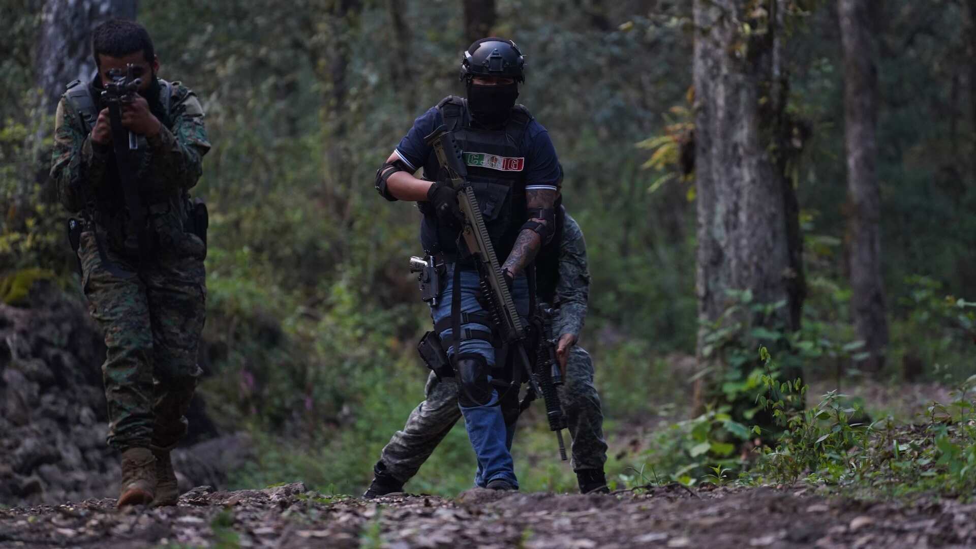El Cártel Jalisco Nueva Generación (CJNG) mantiene campos de entrenamiento en la cierra michoacana, camuflajeados entre las huertas y campos de limón (Cuartoscuro).