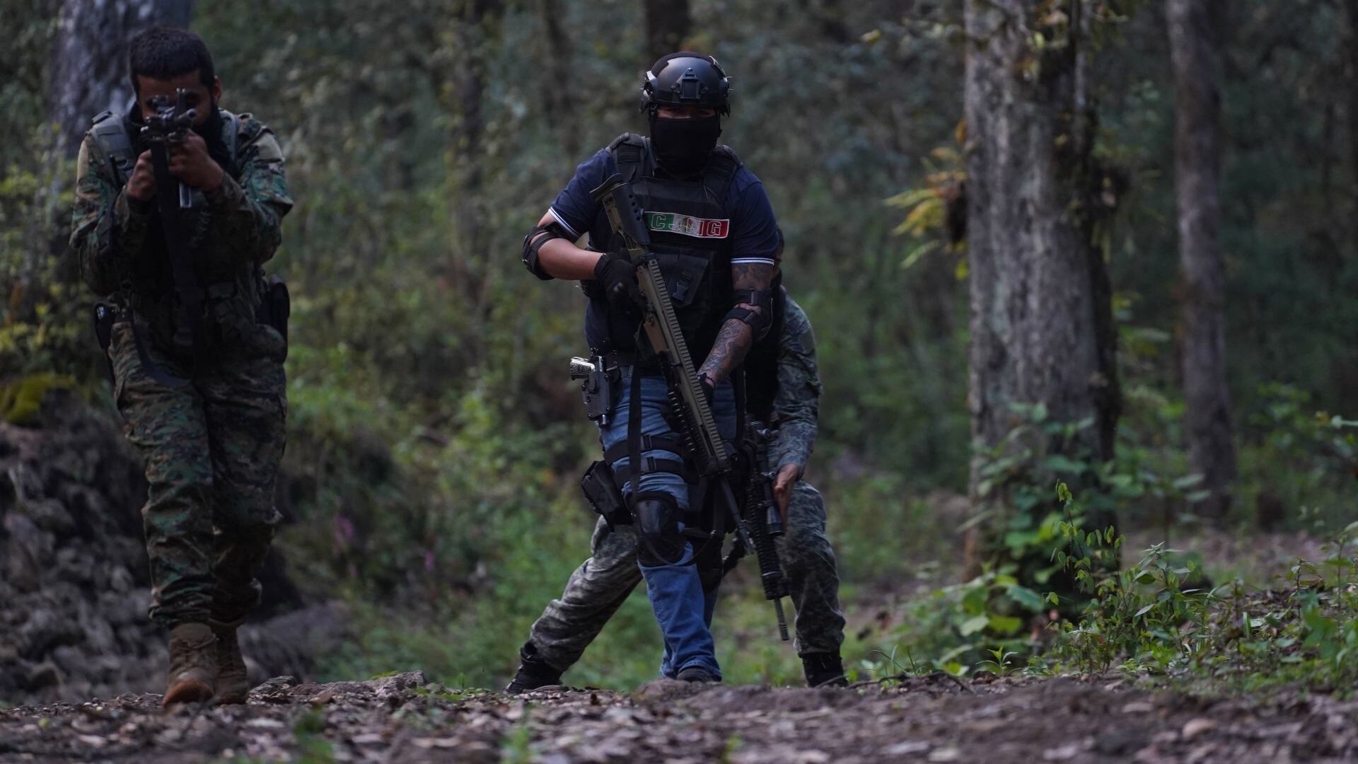 El Cártel Jalisco Nueva Generación (CJNG) mantiene campos de entrenamiento en la cierra michoacana, camuflajeados entre las huertas y campos de limón (Cuartoscuro).