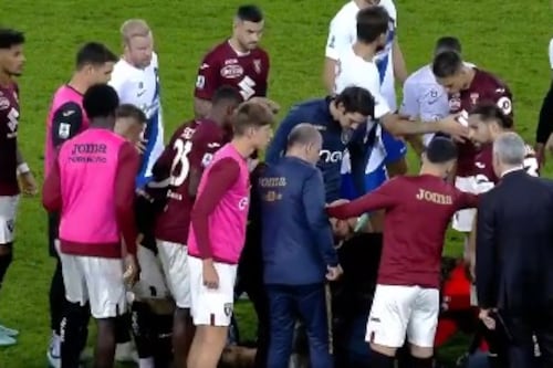 VIDEO: Jugador del Torino se desvanece en el campo
