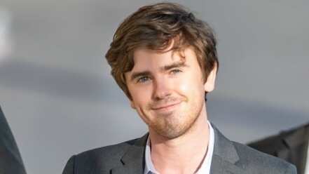 El actor británico de 29 años Freddie Highmore finalmente dio a conocer sobre su matrimonio pese a que no reveló detalles.