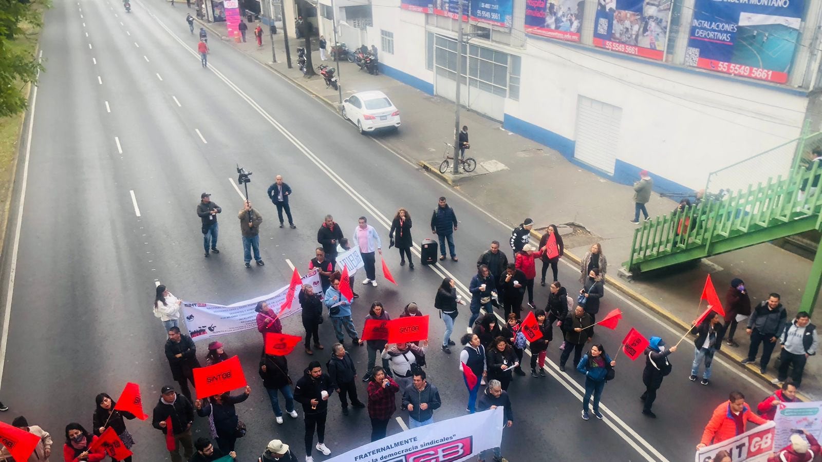 Miembros del Sindicato del Colegio de Bachilleres protestan en varios puntos de la CDMX.