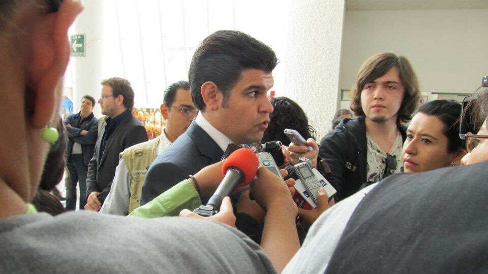 Los recorridos de las "corcholatas" son una burla a la ley electoral, dijo Claudio Sinecio.