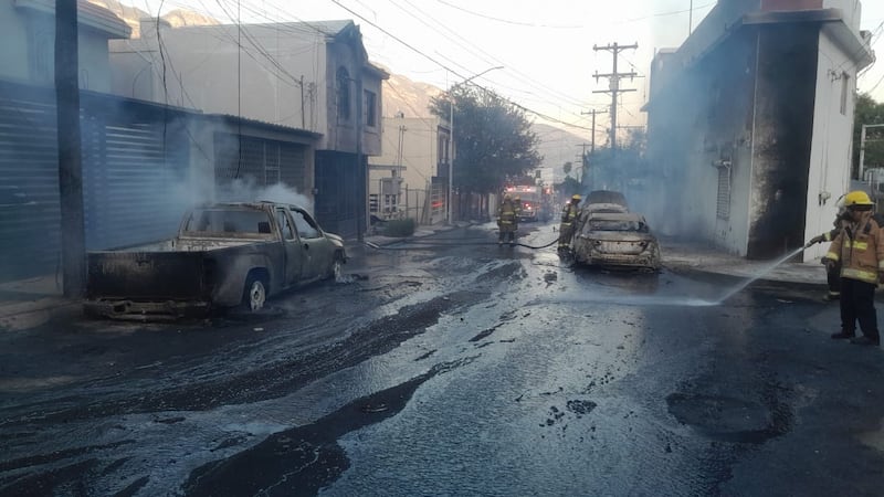 El derrame recorrió la calle principal de la colonia.