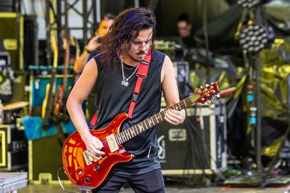 La espera terminó, este sábado 7 de octubre se lleva a cabo la nueva edición del Festival Pulso GNP en el Autódromo de Querétaro, mismo que será testigo de la presentación de Morat, Sebastián Yatra, Lasso, Gera Mx, Allison, Austin TV, entre otros artistas.