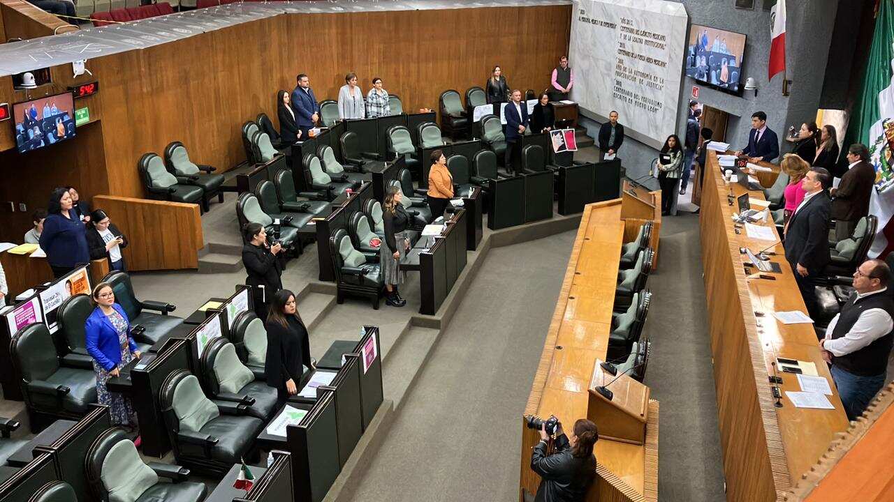 El Poder Legislativo de NL guardó un minuto de silencio por las víctimas.