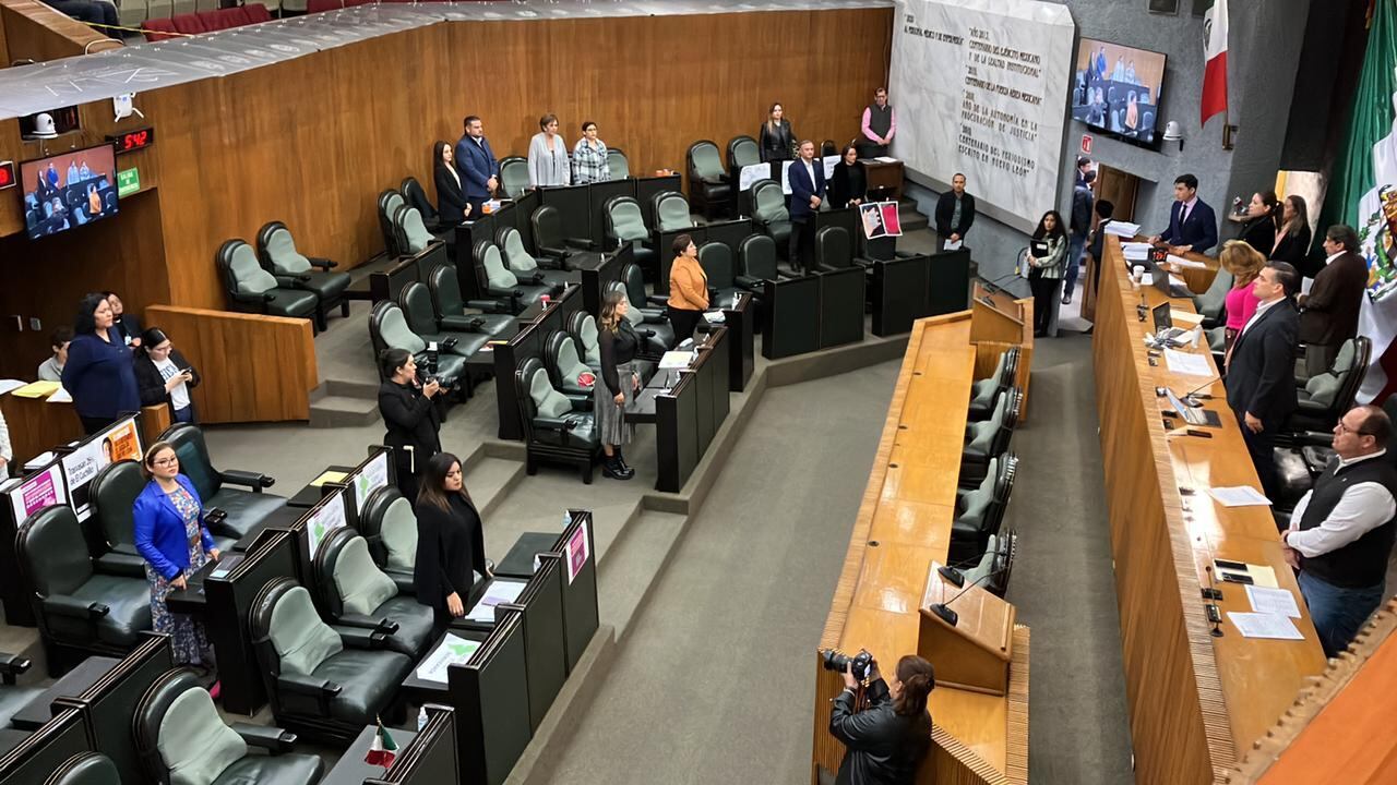 El Poder Legislativo de NL guardó un minuto de silencio por las víctimas.