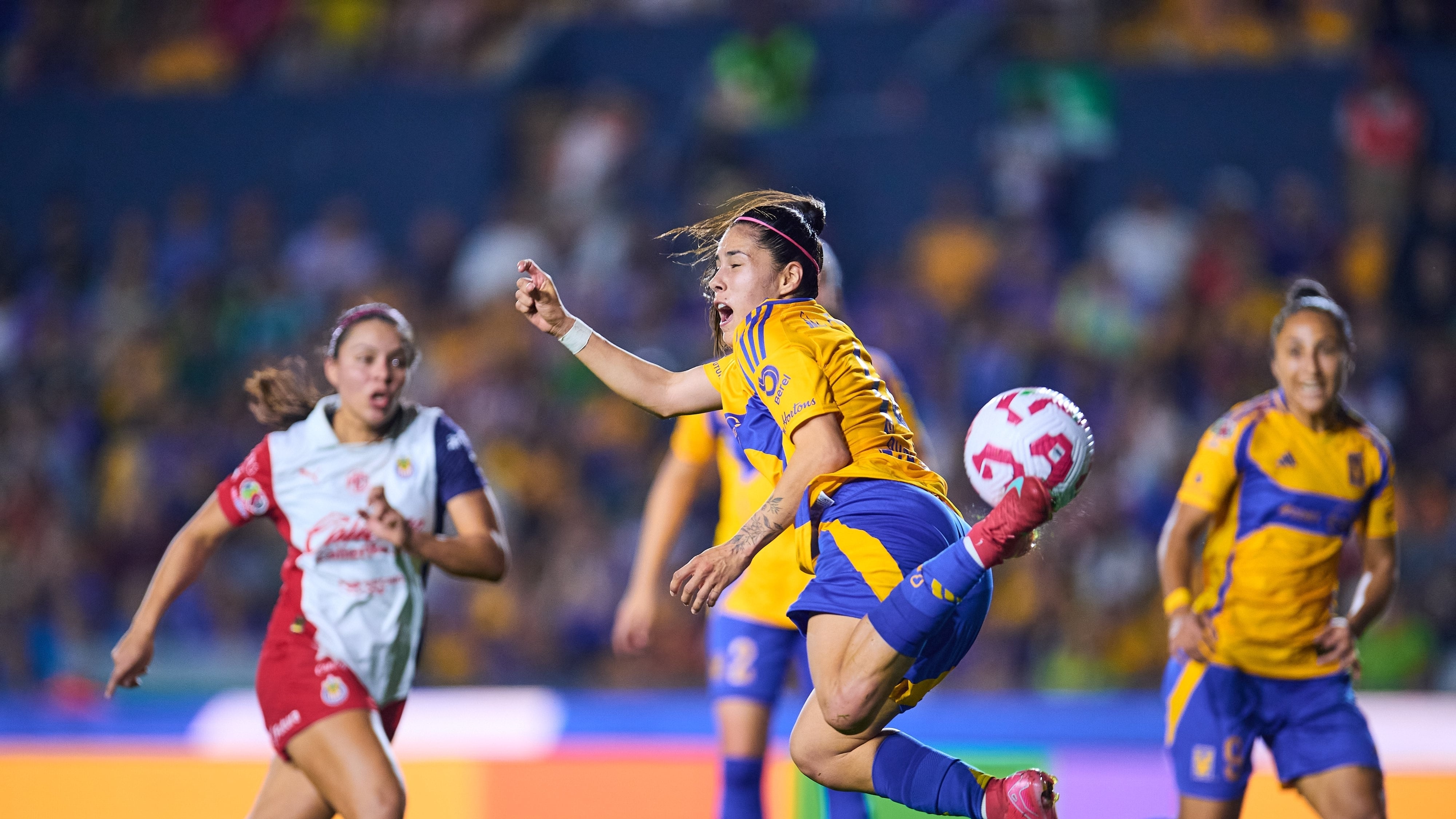 Lizbeth Ovalle ganó el Premio Marta por su gol ante Tigres.