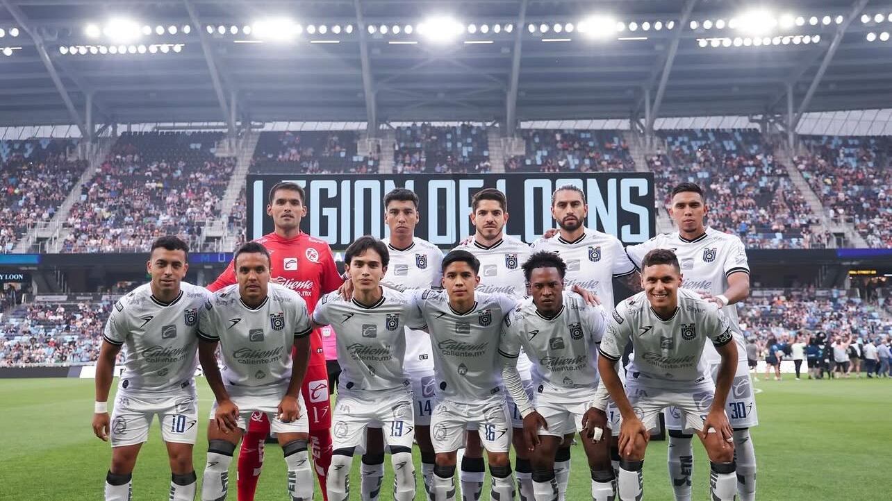 Jugadores de Gallos Blancos