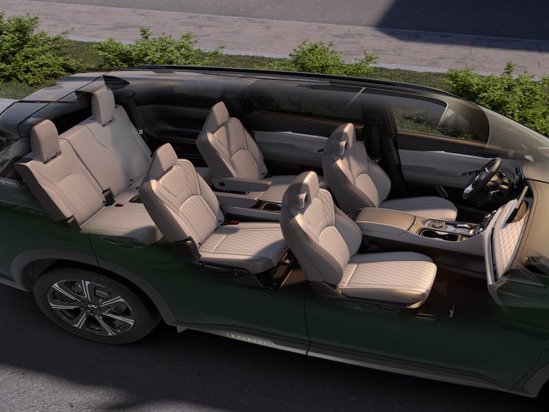 Interior de INFINITI QX60 2026 con distribución de tres filas de asientos en tono claro