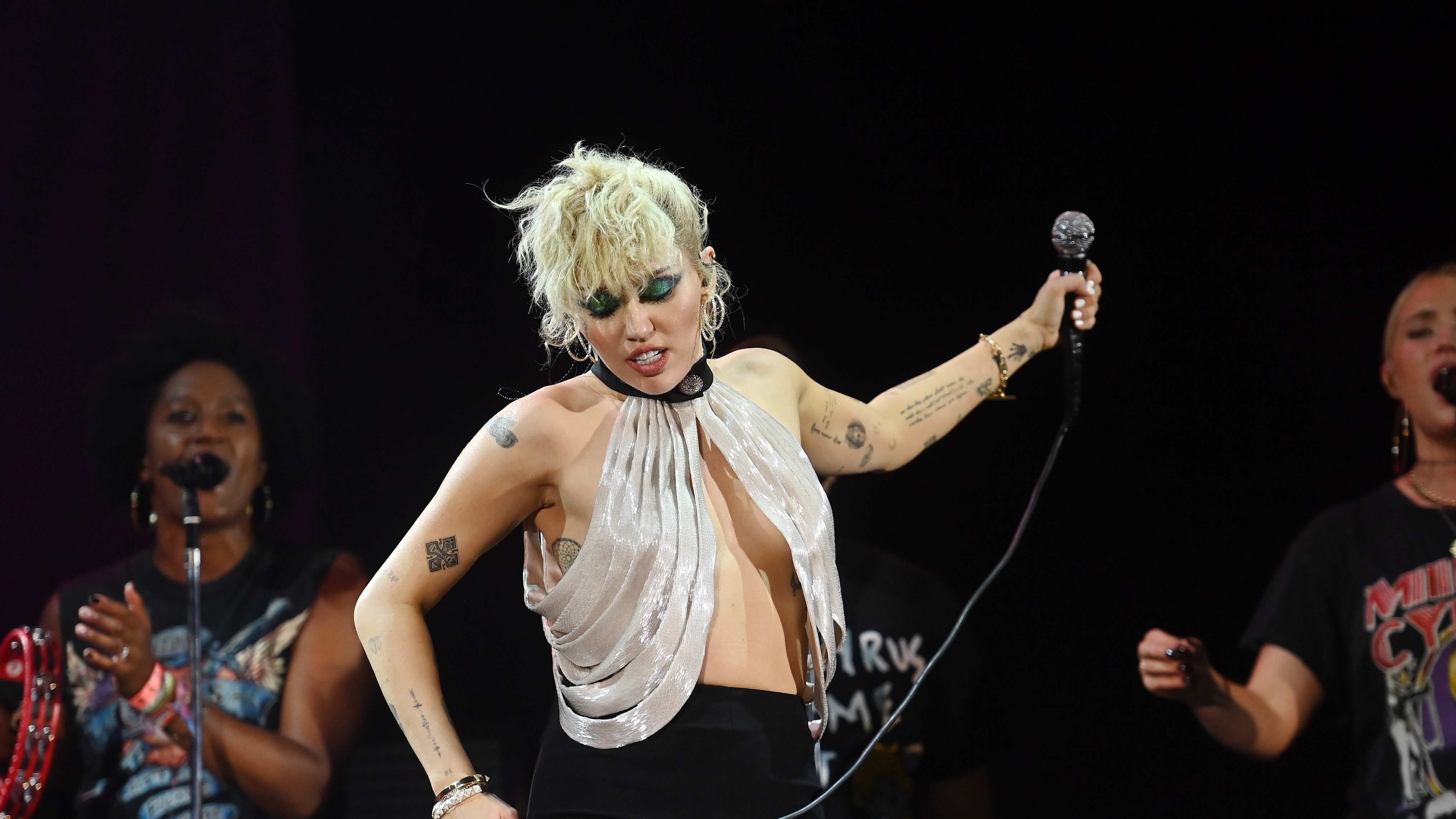 La cantante regresa a Disney, lejos de la imagen de niña buena.