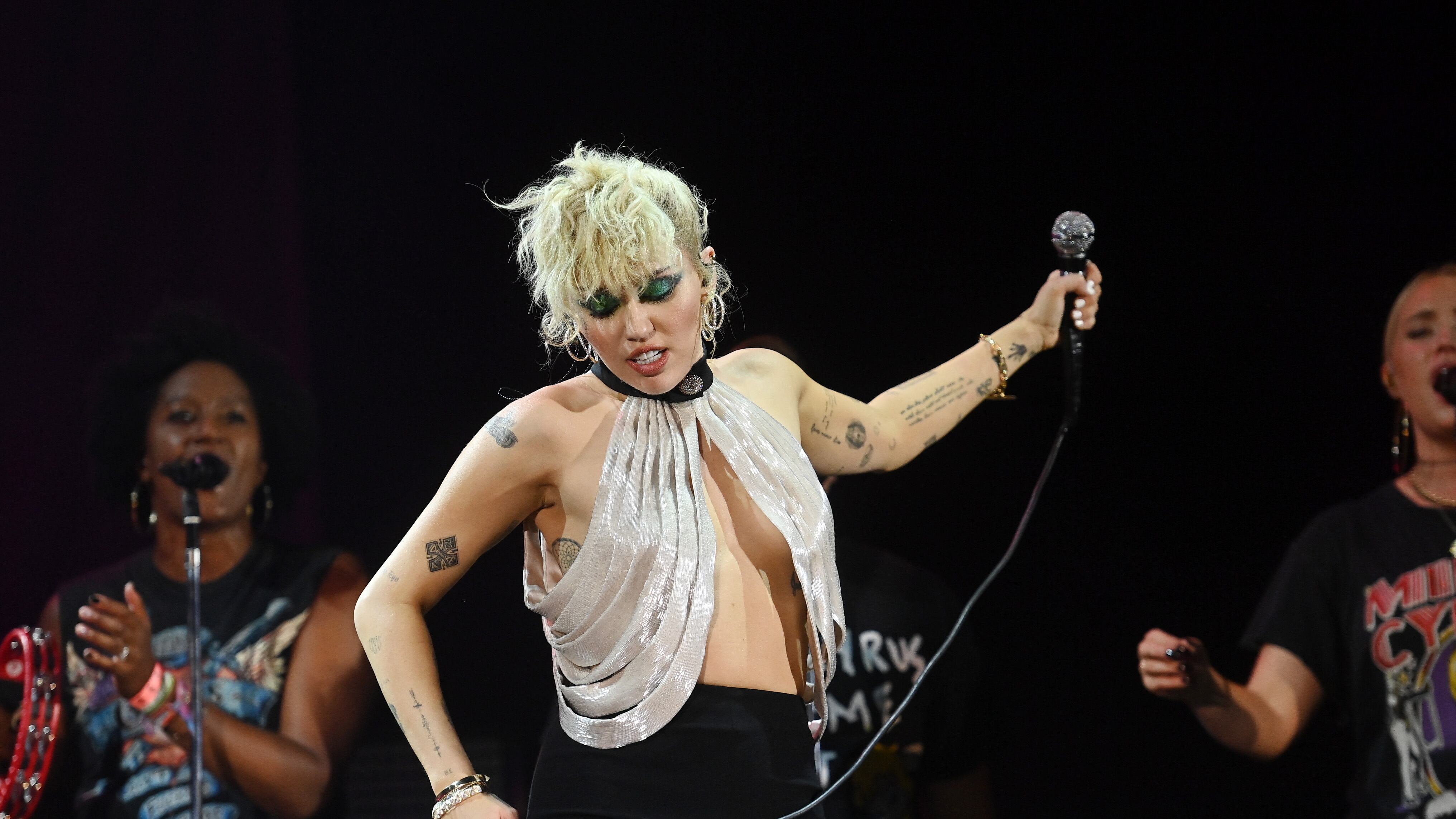 La cantante regresa a Disney, lejos de la imagen de niña buena.