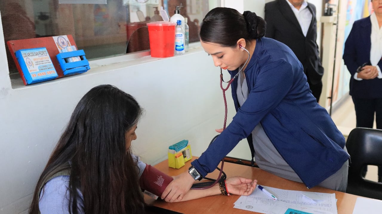 A partir del miércoles 20 de noviembre, el Gobierno de Tlaquepaque, llevará las Ferias de la Salud a diferentes delegaciones y comunidades, arrancando en Santa Anita, como objetivo primordial es acercar a las familias tlaquepaquenses, servicios de salud básicos y de calidad, así como información preventiva de manera gratuita.