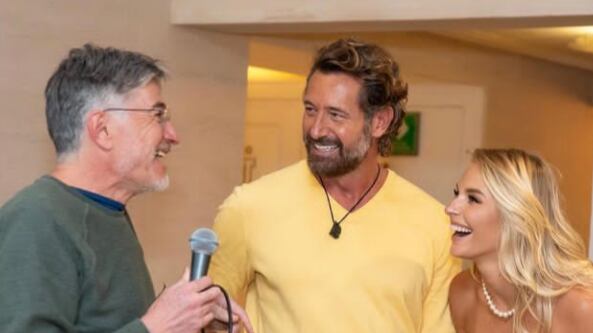 Irina Baeva y Gabriel Soto juntos en sesión de fotos para marca de zapatos, la cara del actor no es la más feliz