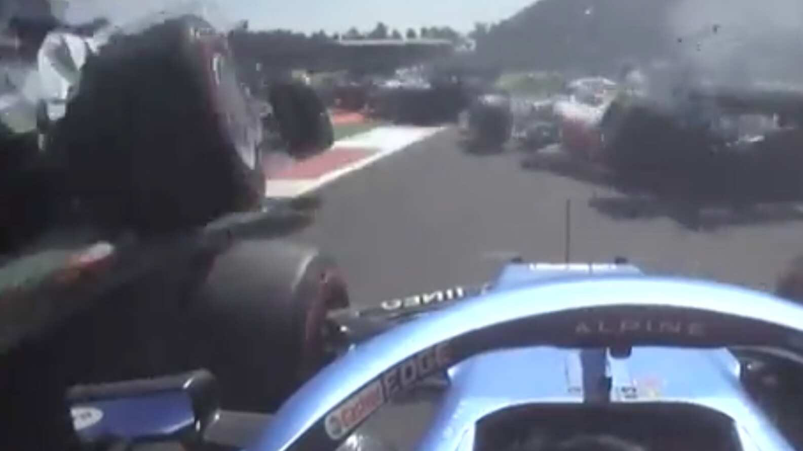 Dos incidentes se presentaron en el inicio de la largada del Gran Premio de la CDMX, lo que provocó que dos pilotos quedaran fuera antes de completar la primera vuelta