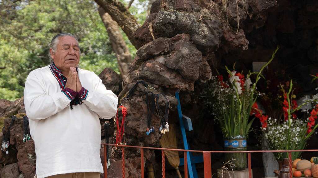 Volcán-Popocatépetl-mexicano-rinde-culto