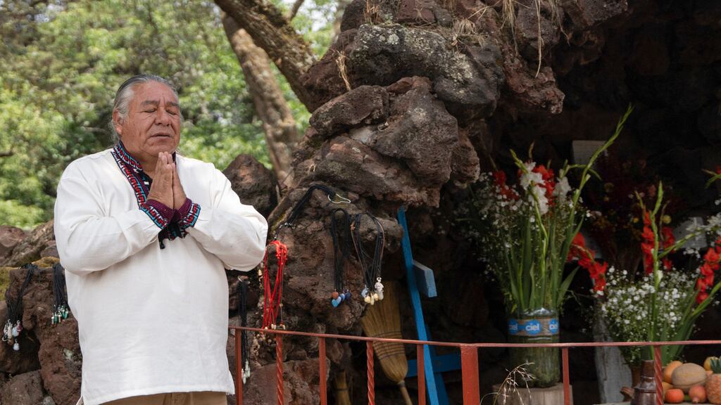 Volcán-Popocatépetl-mexicano-rinde-culto