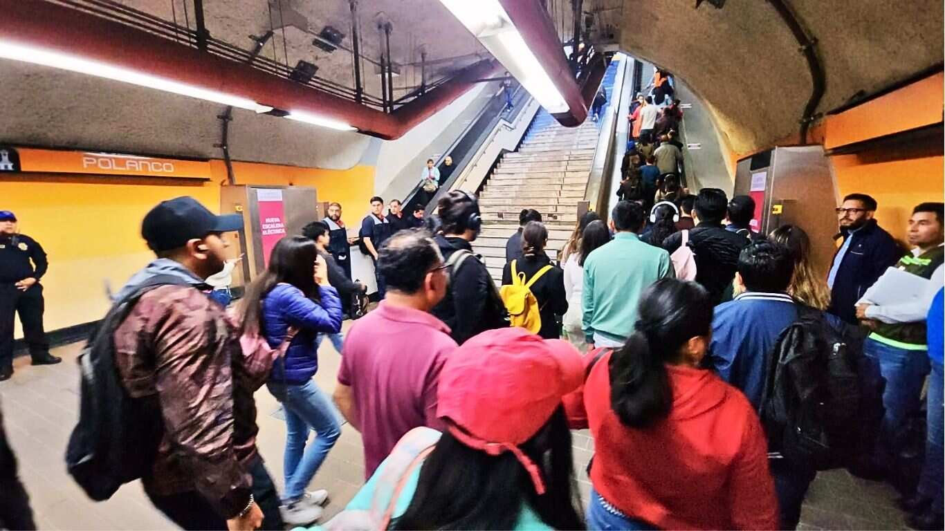 Estaciones saturadas en el Metro de la Ciudad de México