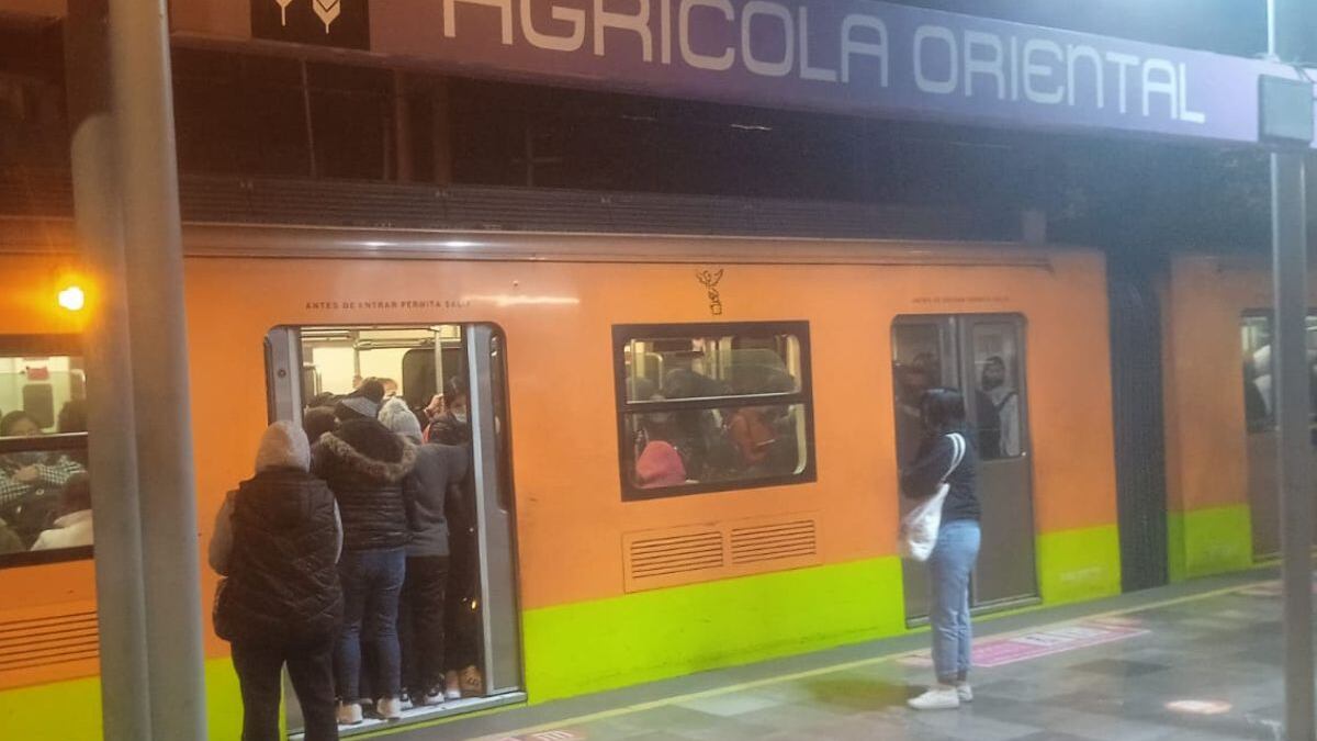 Desalojan a usuarios en Agrícola Oriental de la Línea A por falla en puertas.