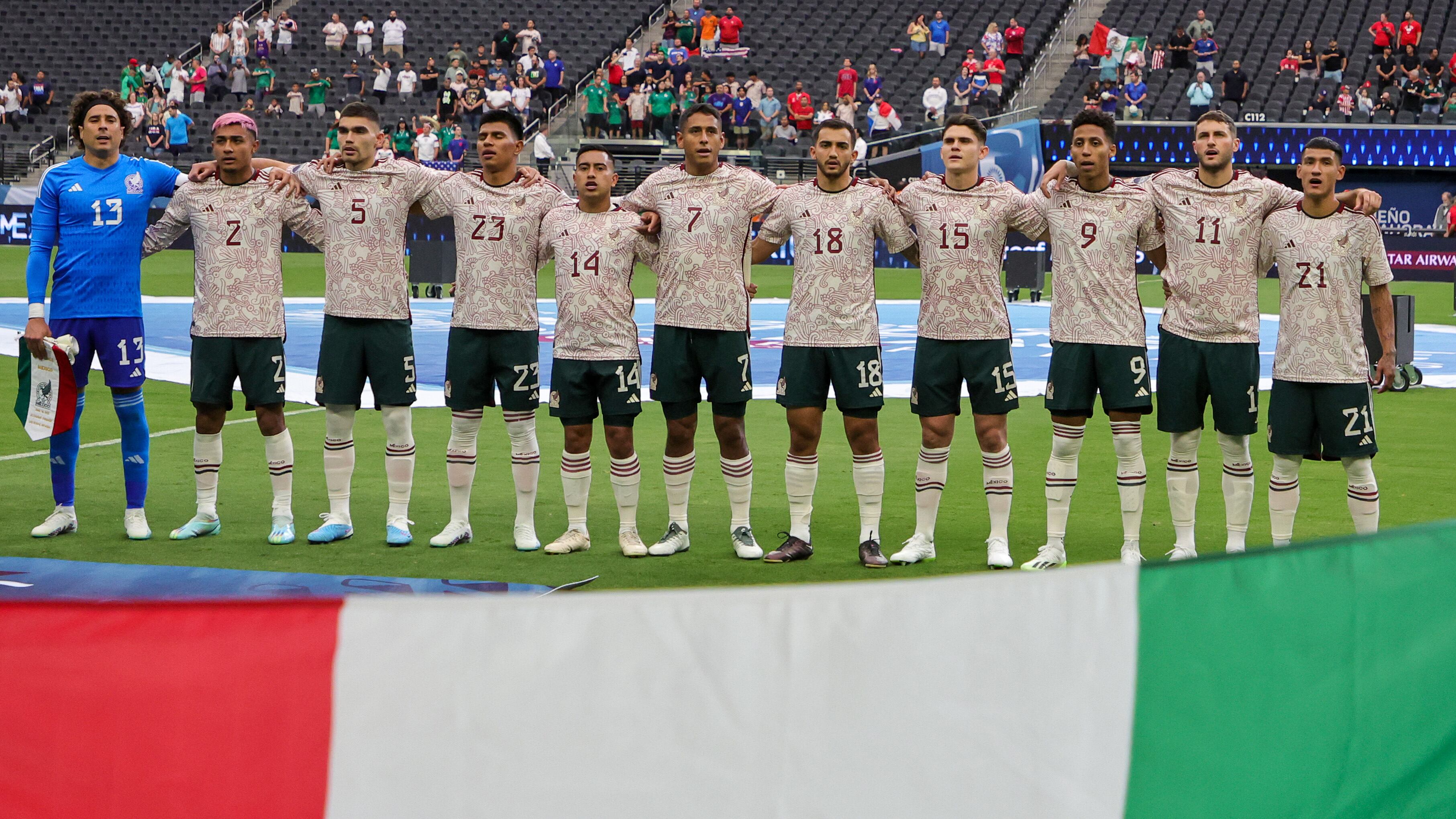 Santiago Giménez y Uriel Antuna con la Selección Mexicana.