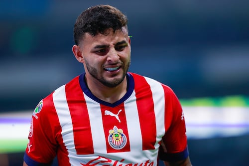 ¿Qué lo impidió? Alexis Vega revela que aceptaba bajar su sueldo para seguir en Chivas