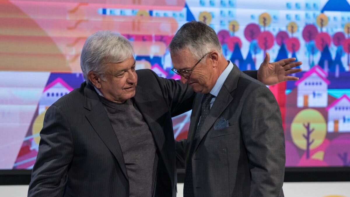 CIUDAD DE MÉXICO, 22NOVIEMBRE2018.- Andrés Manuel López Obrador, presidente electo de México, encabezó junto con Ricardo Salinas Pliego, presidente de Grupo Salinas, la firma de un acuerdo para trabajar conjuntamente en el programa “Jovenes Construyendo el Futuro”.
FOTO: MISAEL VALTIERRA / CUARTOSCURO.COM