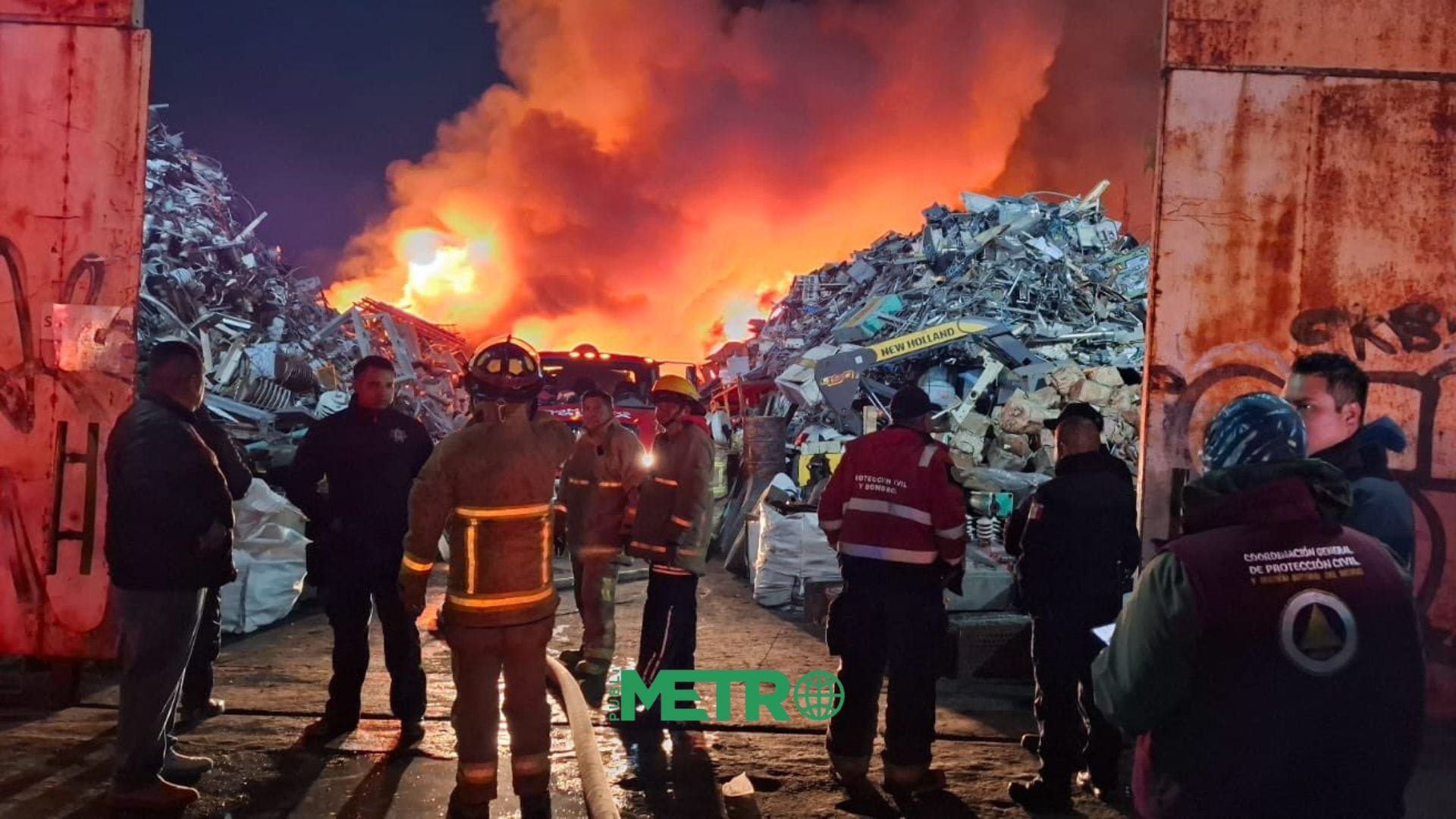 Video Xonacatlán: Incendio de desperdicio industrial lleva más de 20 horas activo; alerta por contaminación en CDMX