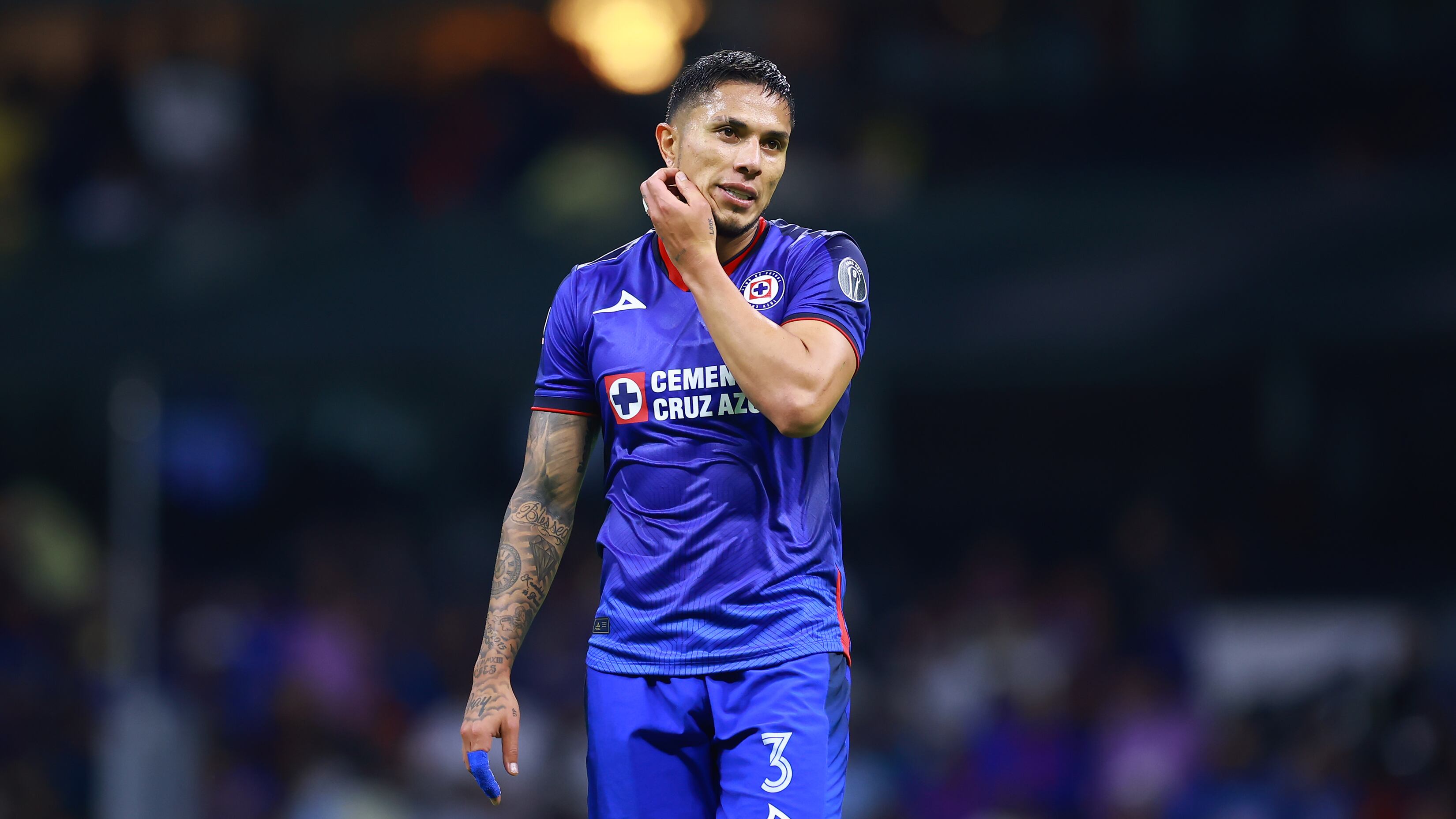 Carlos Salcedo reacciona a la derrota de Cruz Azul