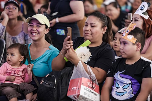 Todo listo para festejar a mamá este 10 de mayo en Guadalajara; habrá maquillaje y regalos