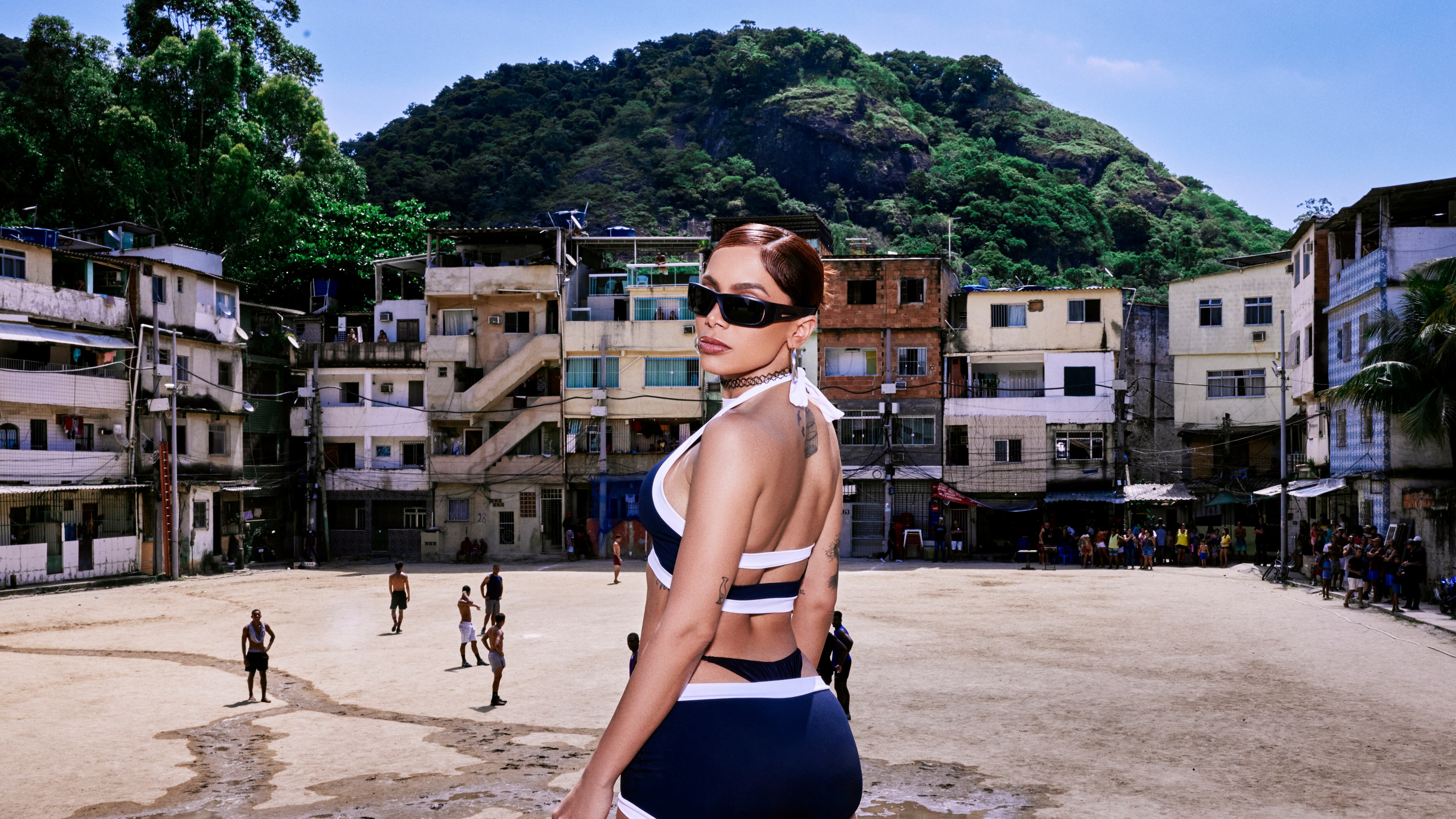 Anitta trae el funk brasileño con “Funk rave”