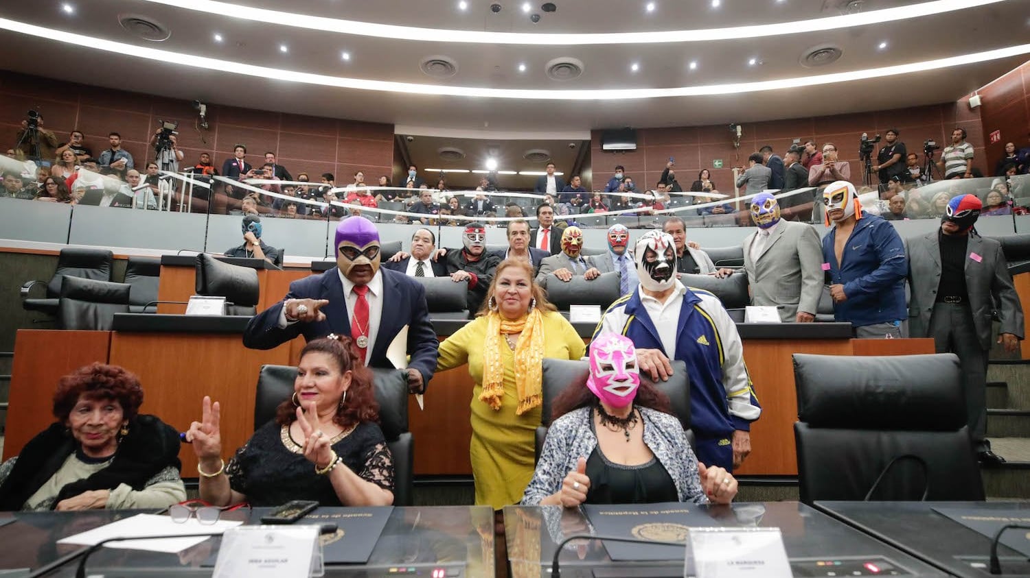 Así se vivió el reconocimiento a las figuras de la lucha libre I @senadomexicano