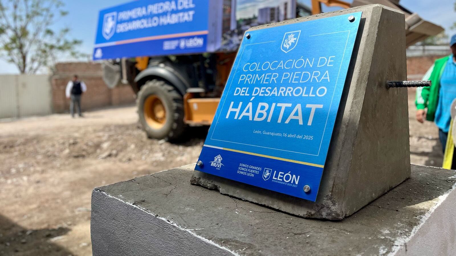 Integrantes del IMUVI y del Colegio de Ingenieros Civiles de León afinan detalles del convenio que ofrecerá asesoría técnica y acelerará la edificación de vivienda de interés social.
