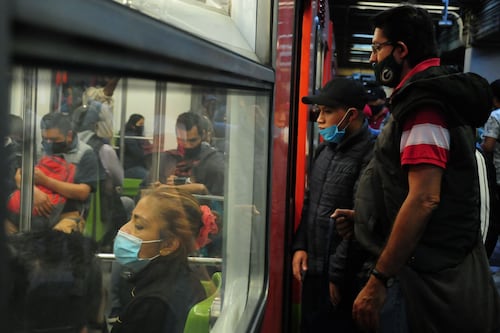El último vagón del Metro viaja con cruising y exhibicionismo y la policía dice no saber