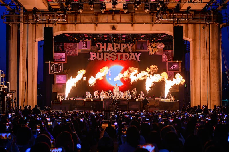La banda de k-pop celebró con fans