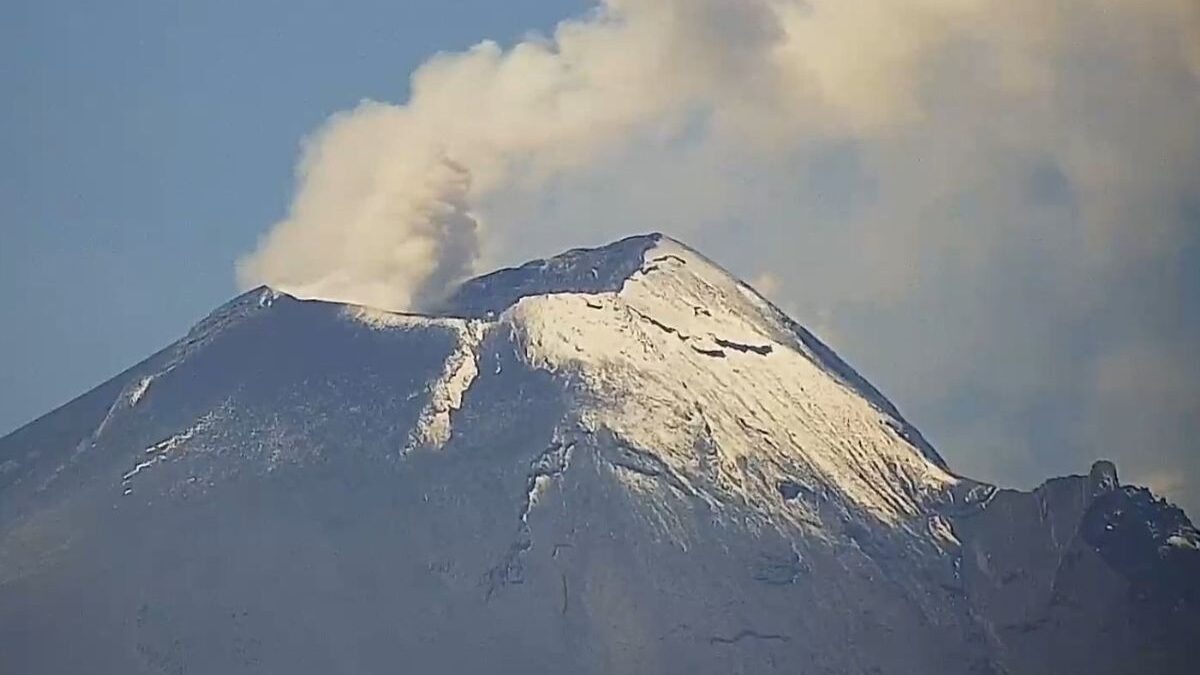 Caída de ceniza del volcán Popocatépetl en Puebla, orelos y Edomex.
