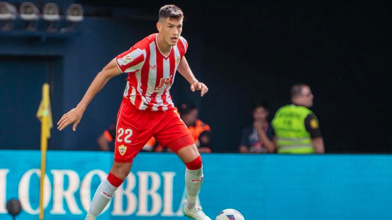 César Montes tuvo su segunda titularidad con el Almería.