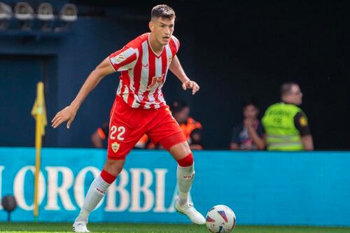 ¡Se queda en Europa! César Montes dejará al Almería para fichar con un club de Rusia