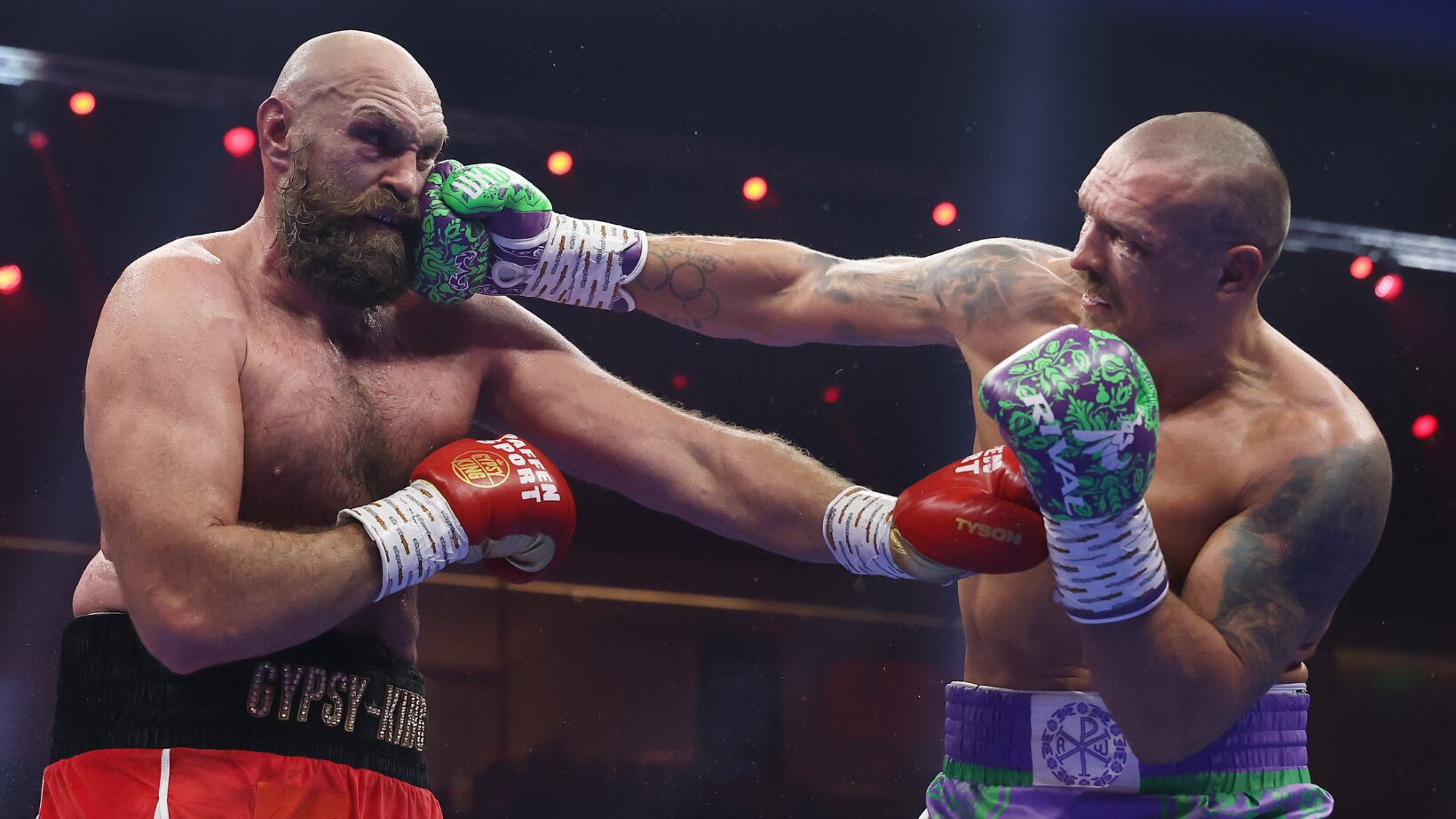 Oleksandr Usyk venció por segunda ocasión a Tyson Fury.