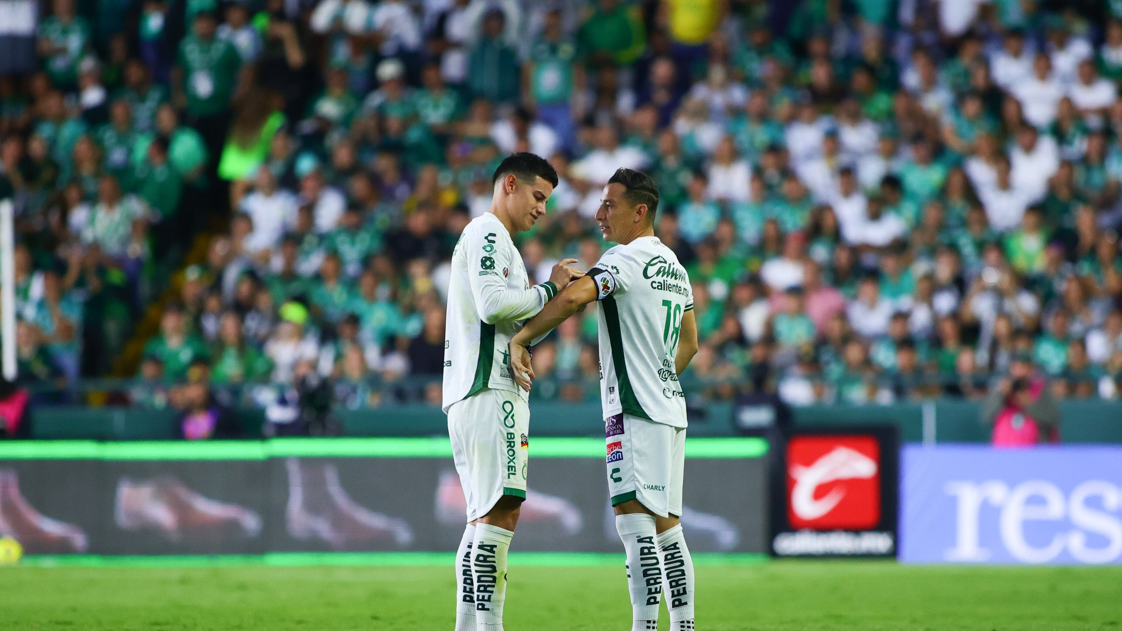 James Rodríguez y Andrés Guardado comparten capitanía en León.