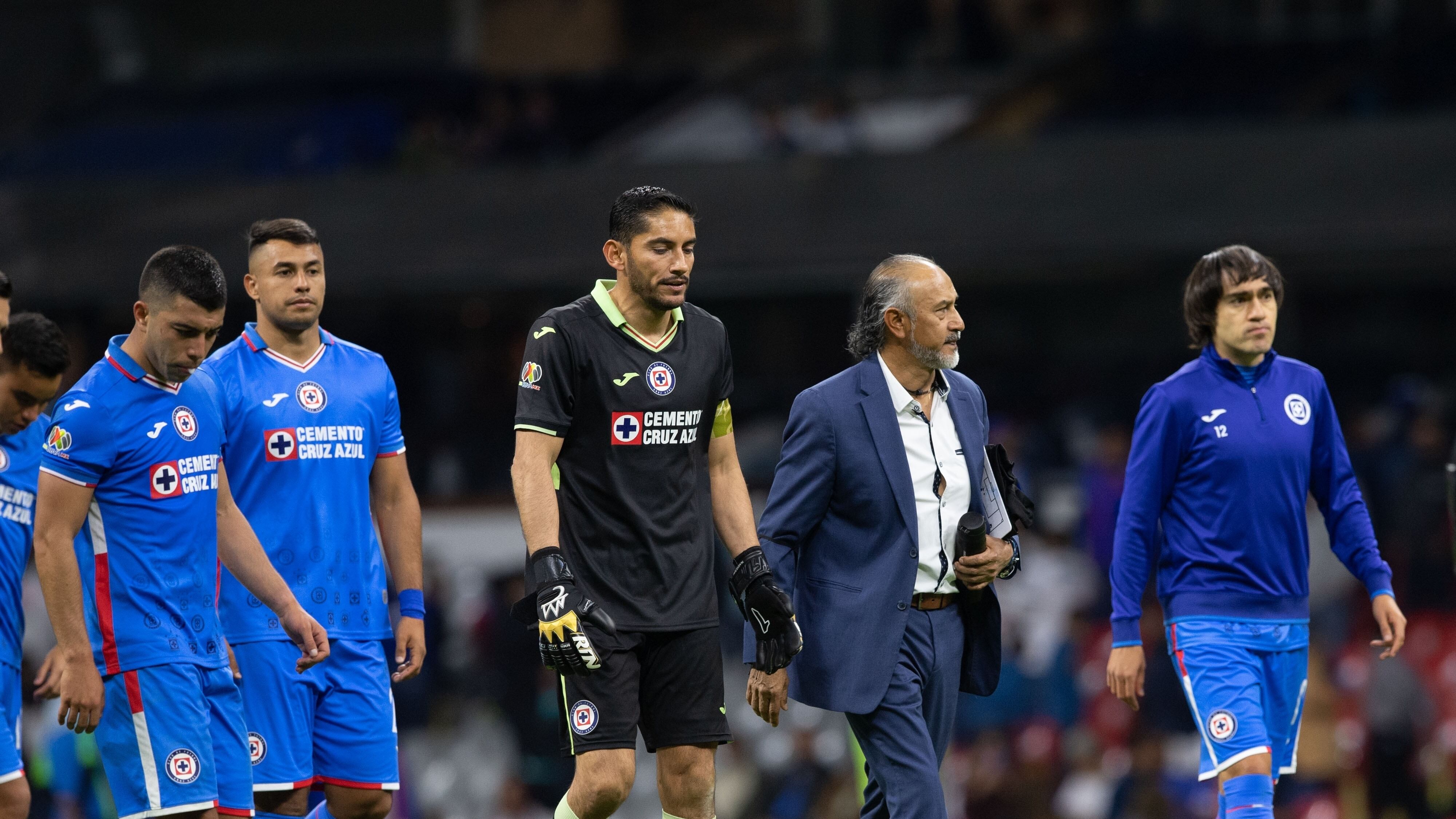 Potro Gutiérrez sería destituido como entrenador de Cruz Azul.