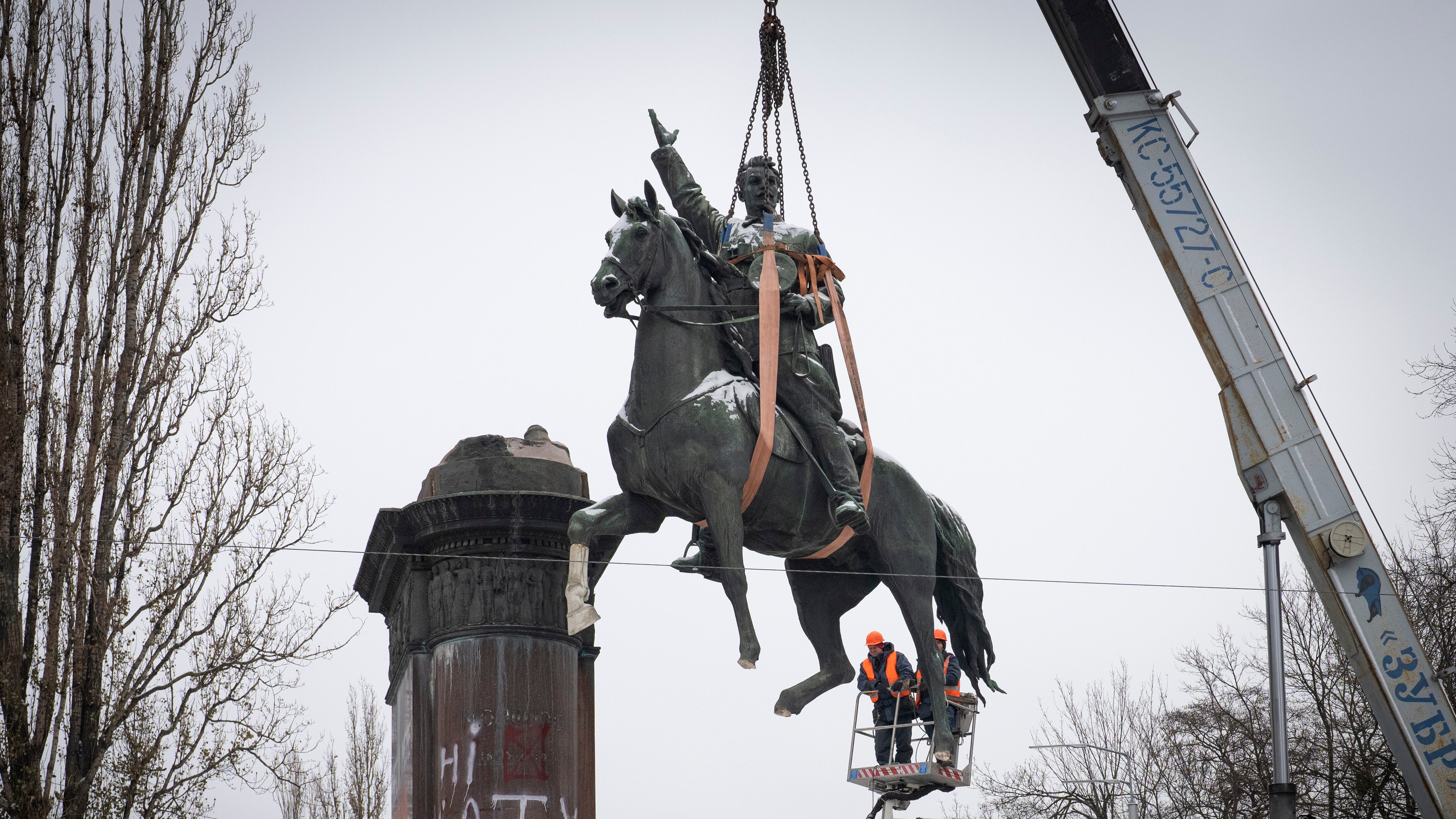 Estatua de Mykola Shchors en Kiev.