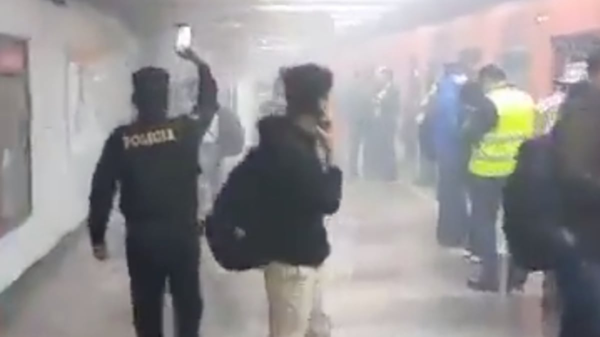 Usuarios reportaron humo en la zona de andenes. (Especial)