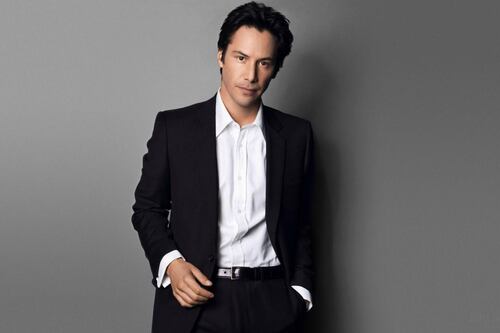 Keanu Reeves presenta a su novia y las redes sociales la destrozan