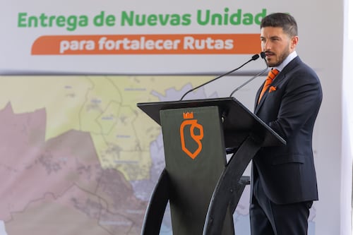 Espera Gobierno de NL que el 40% de la población use transporte público