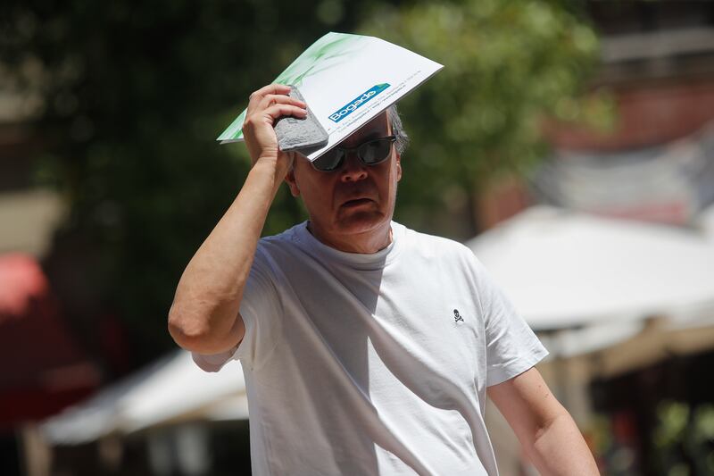 Evento de Altas temperaturas para el Centro Sur del País | 28 DE ENERO DE 2025 / SANTIAGO
Evento de Altas temperaturas en Santiago, sector Plaza de Armas, personas y animales buscan refrescarse utilizando fuentes, gorras, sombreros y pañuelos
FOTO: DIEGO MARTIN /AGENCIAUNO