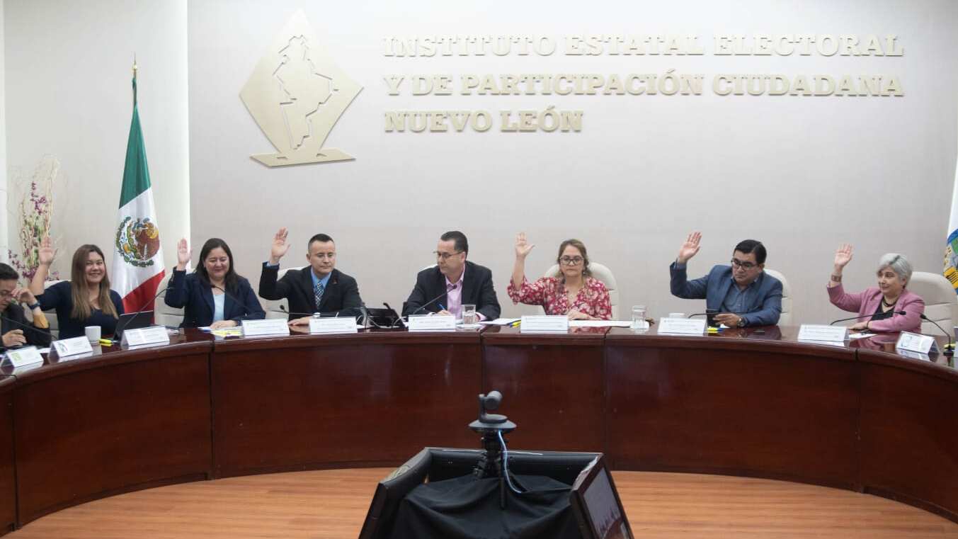 La sesión concluyó a las 23:19 horas del lunes.