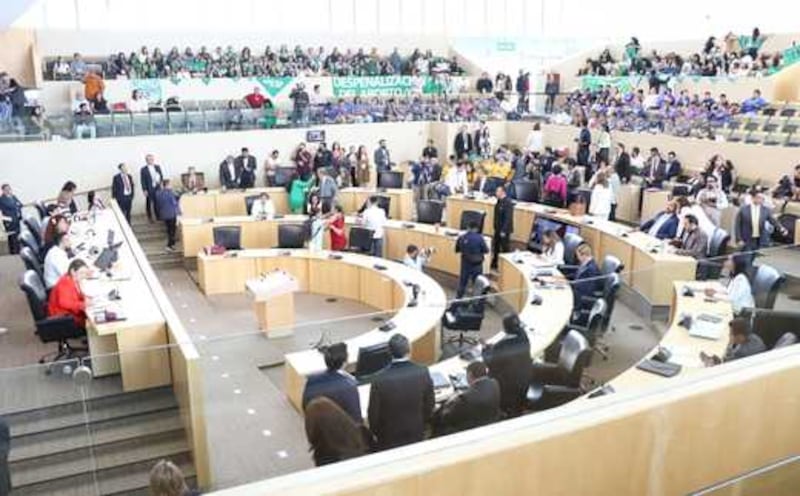 Empata dictamen para despenalizar el aborto
