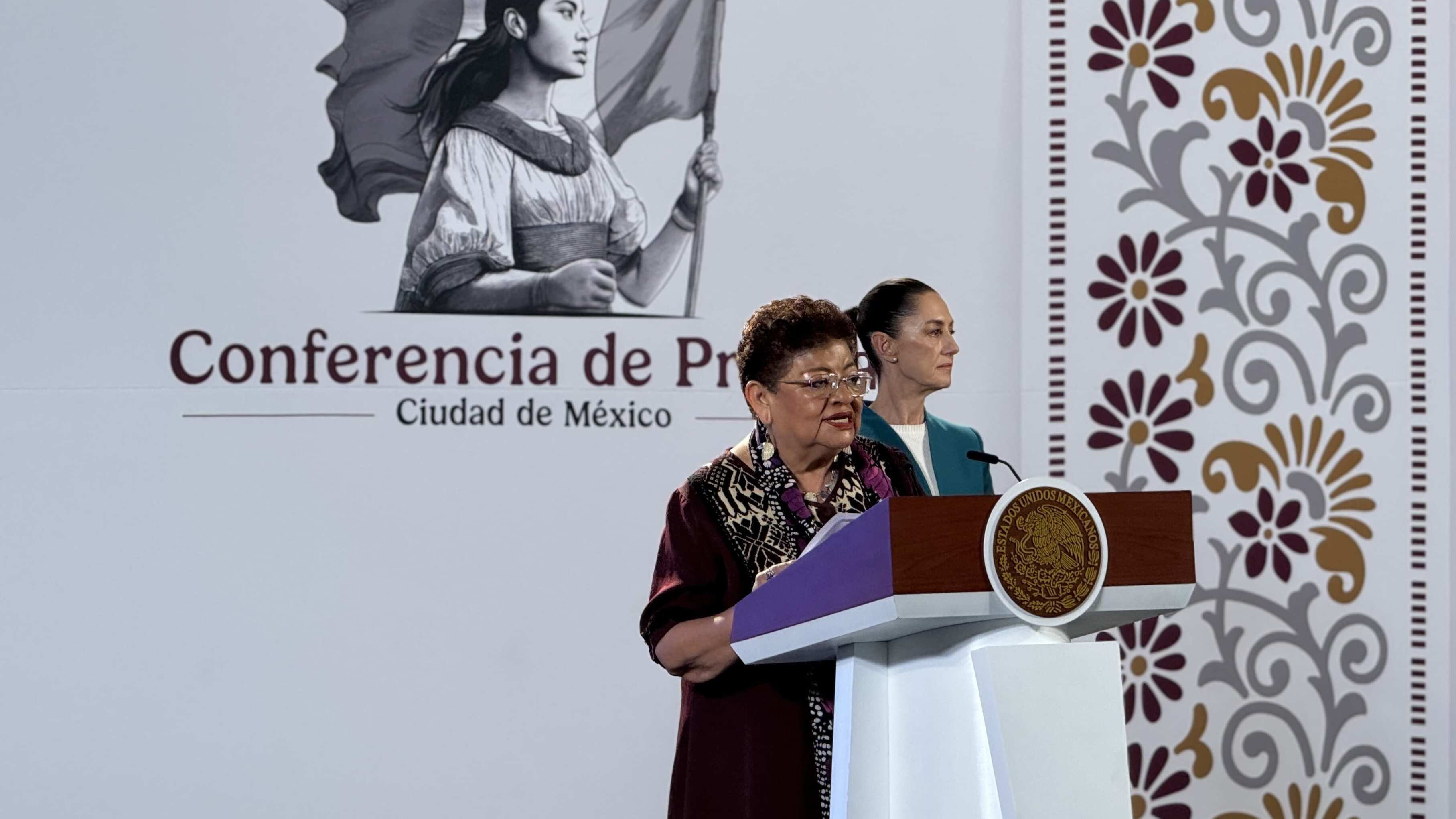 Ernestina Godoy usa el silencio para atajar regaño