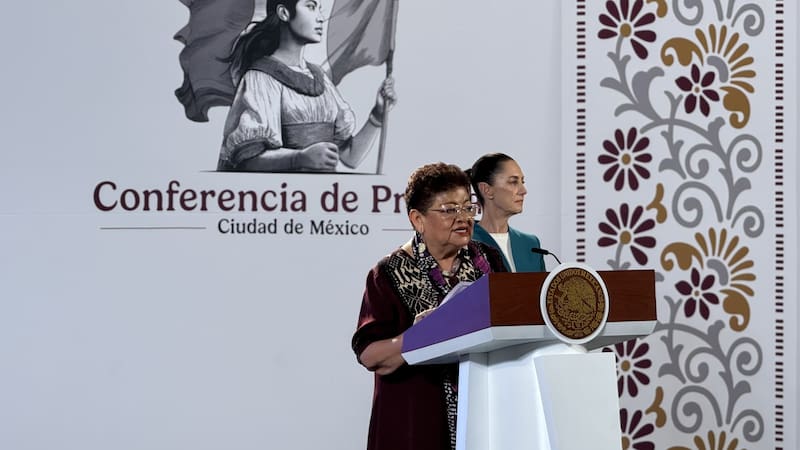 Ernestina Godoy usa el silencio para atajar regaño