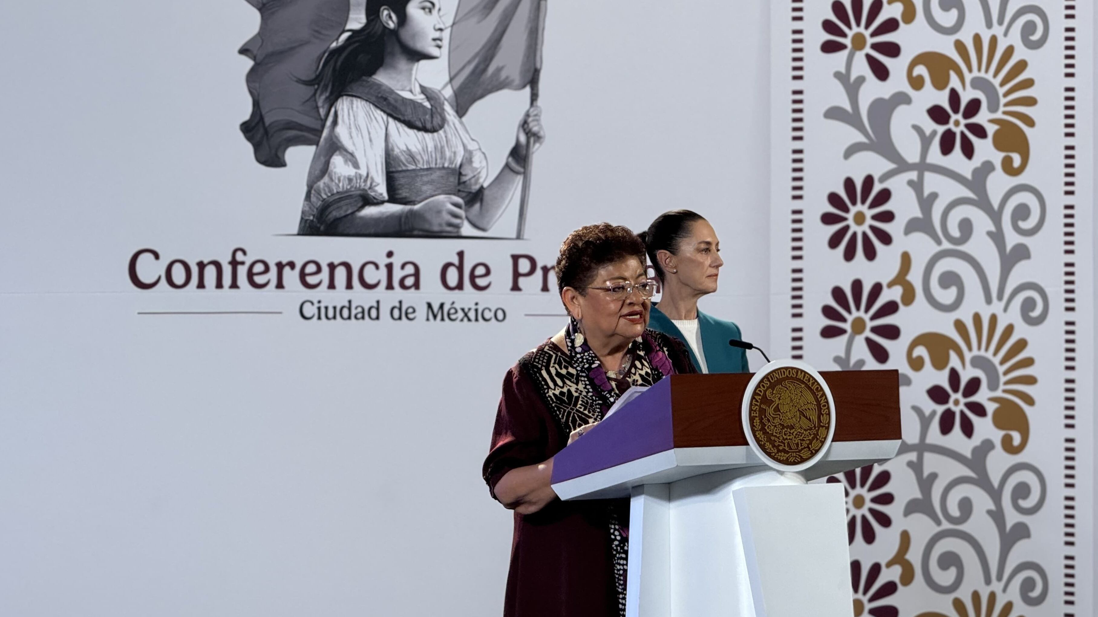 Ernestina Godoy usa el silencio para atajar regaño