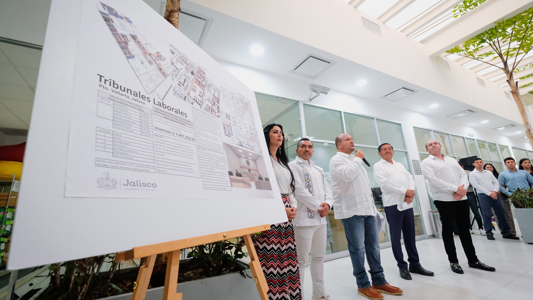 Autoridades acudieron a Vallarta a revisara los avances de los juzgados que se construyen en el puerto turístico.